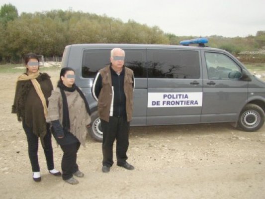 Cărăuşii de migranţi depistaţi la Kogălniceanu vor în libertate